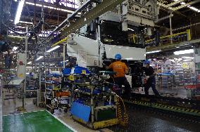 Mitsubishi Fuso Truck and Bus Corporation's truck assembly line at Kawasaki Plant